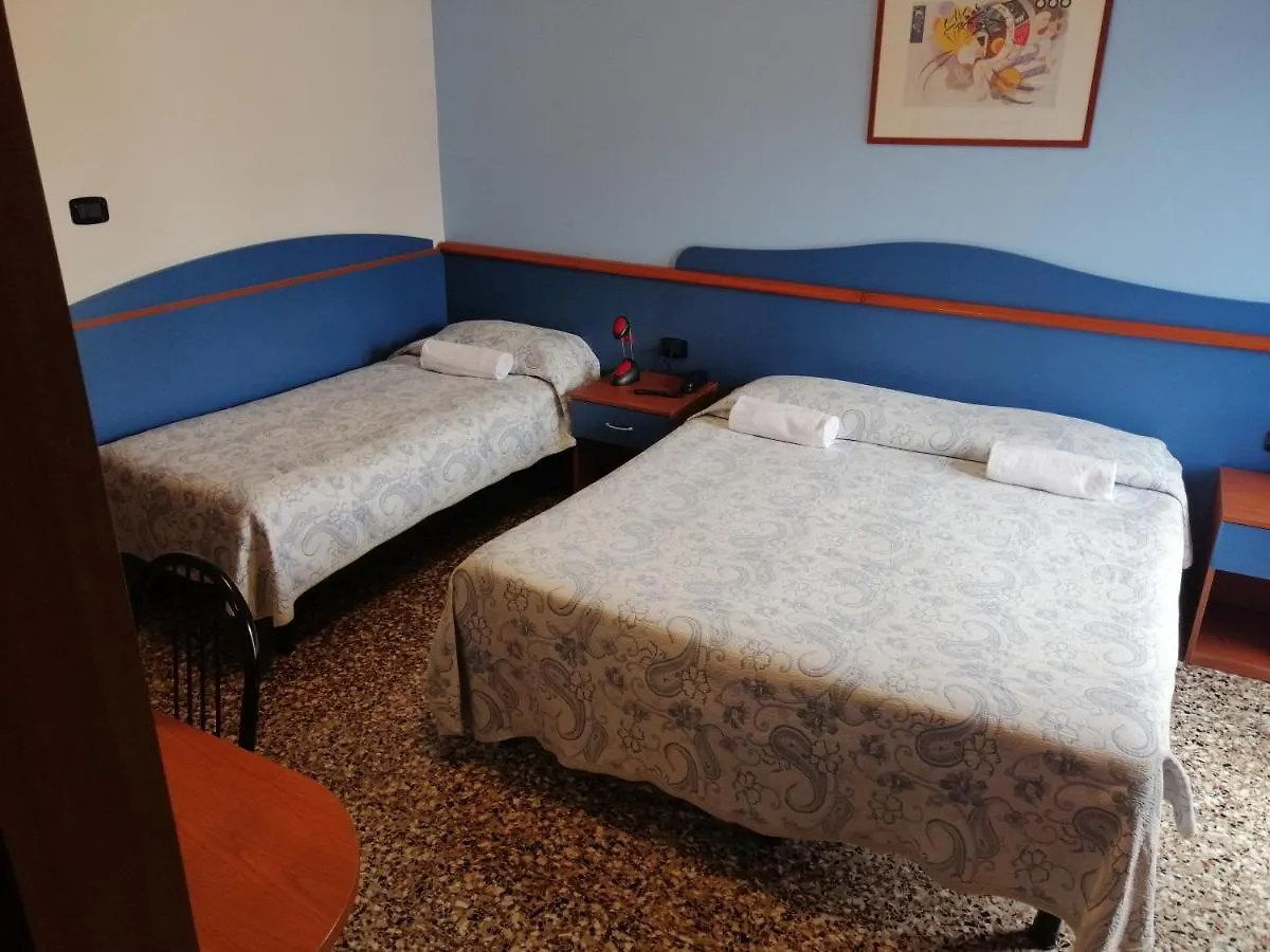 Hotel Trifoglio Лидо-ди-Езоло