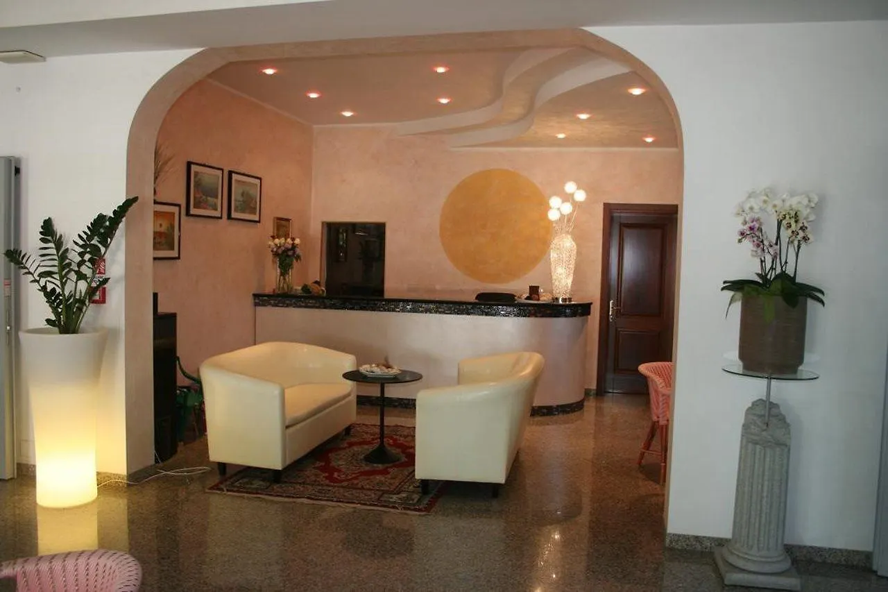 Hotel Trifoglio Лидо-ди-Езоло